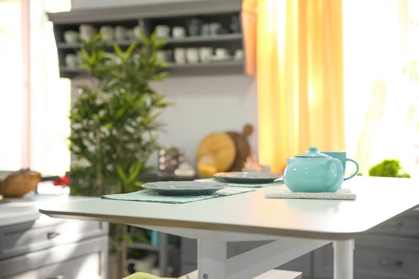 Table served for breakfast in kitchen — Stock Photo, Image