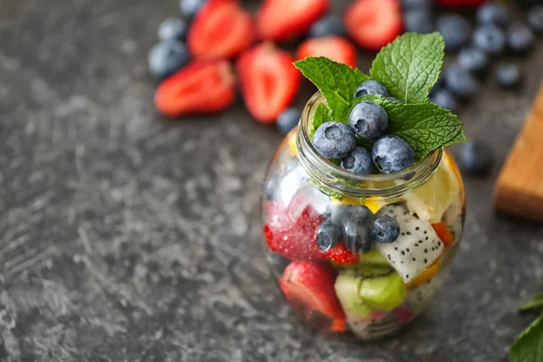 Tarro con frutas y bayas — Foto de Stock