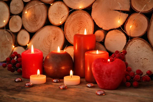 Veel brandende kaarsen — Stockfoto