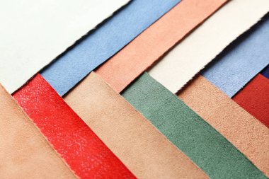 Arkaplan olarak renkli kumaş örnekleri