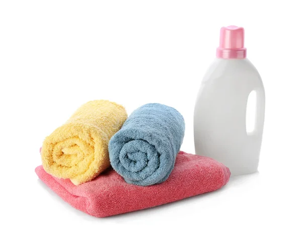 Folded towels and laundry detergent on white background — Stock Photo, Image