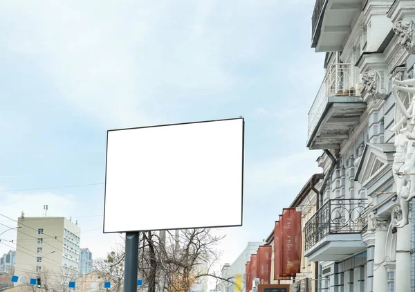 Lege reclame bord op stad straat — Stockfoto