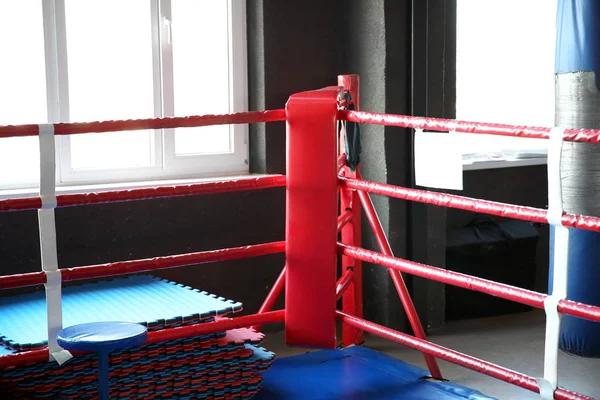 Pohled Prázdné Boxerský Ring Tělocvičně — Stock fotografie
