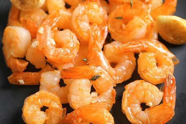 Deliciosos Camarones Fritos Con Ajo Primer Plano — Foto de Stock