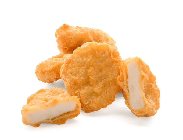 Nuggets de frango saborosos no fundo branco — Fotografia de Stock