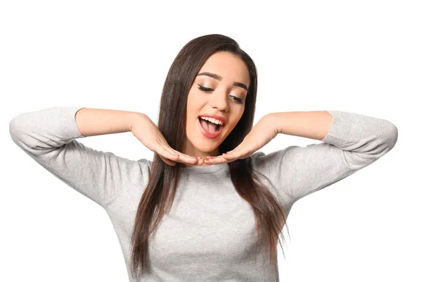 Ritratto di bella giovane donna su sfondo bianco — Foto Stock