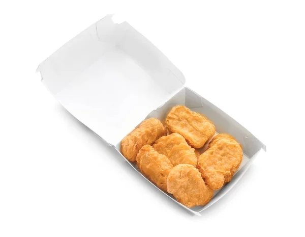Pudełko z tasty chicken nuggets na białym tle — Zdjęcie stockowe