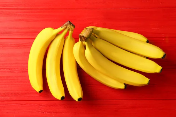 Saboroso Bananas Maduras Cor Fundo Madeira — Fotografia de Stock