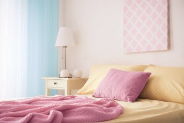 Yumuşak yastık kapalı ile rahat yatak