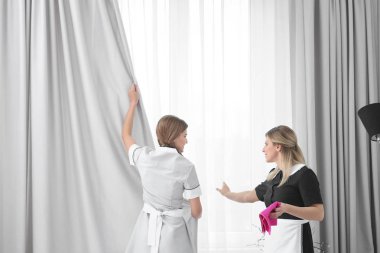 Oda hizmetçisi Tekdüzen öğretim stajyer kapalı