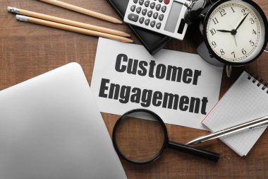 Sayfaya metin ofis masaları müşteri kazanımı