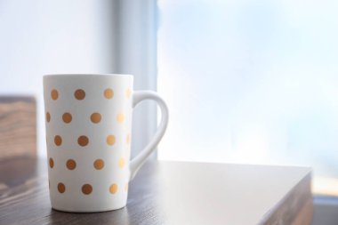 Kahve pencere pervazına üzerinde