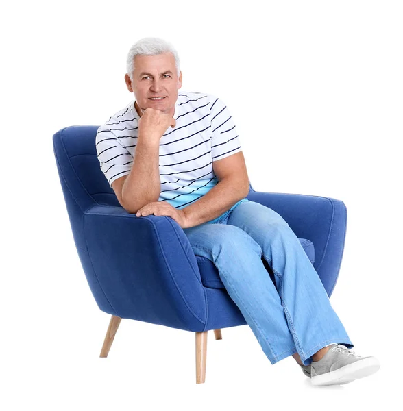 Krásný Zralý Muž Sedící Pohodlné Křeslo Bílém Pozadí — Stock fotografie