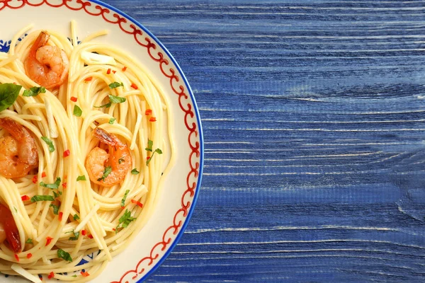 Heerlijke Pasta Met Knoflook Gebakken Garnalen Plaat — Stockfoto