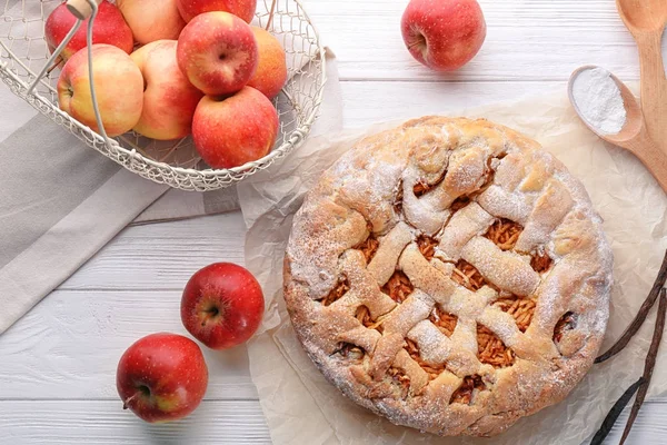 Delicious apple pie on wooden table — Stock Photo, Image