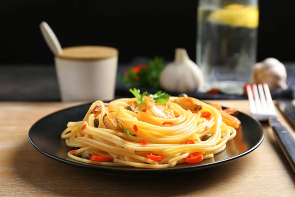 Massa Deliciosa Com Alho Camarões Fritos Placa — Fotografia de Stock