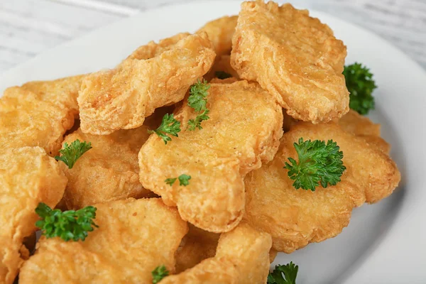 Leckere Chicken Nuggets auf Teller, Nahaufnahme — Stockfoto