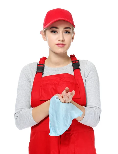 白い背景の布で手を拭く女性自動車整備士 — ストック写真