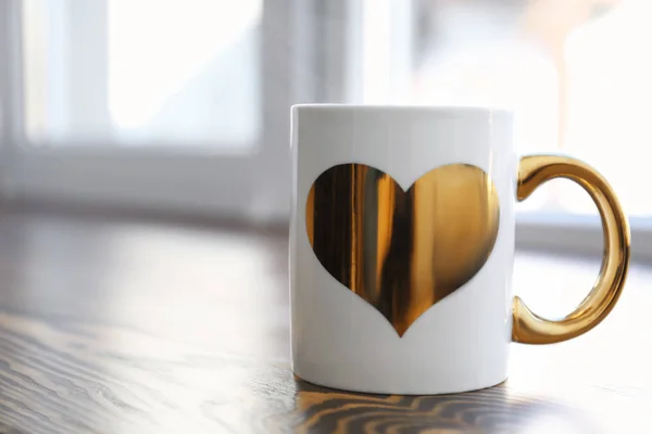 Kopp kaffe på fönsterbrädan — Stockfoto