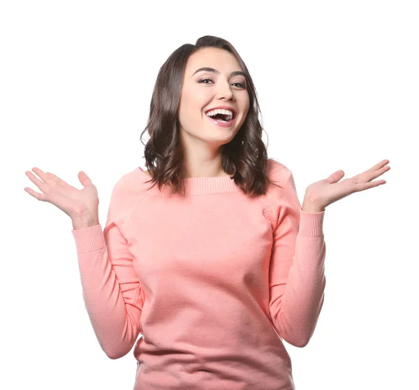 Joven hermosa mujer sonriente sobre fondo blanco — Foto de Stock