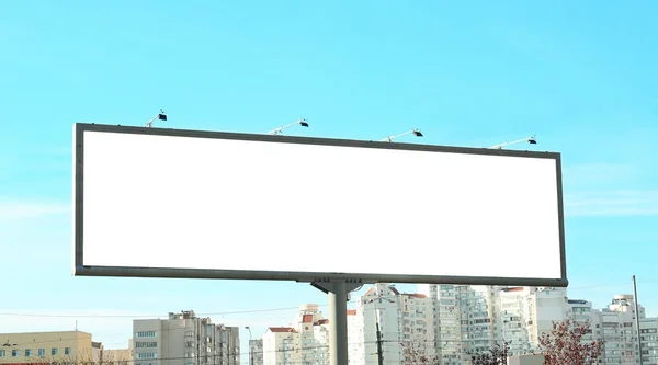 도시 거리에 빈 광고 보드 — 스톡 사진
