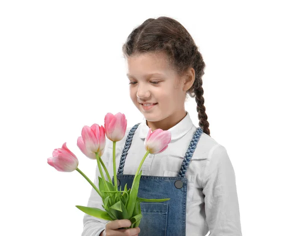 可爱的小女孩与郁金香花束为母亲节在白色背景 — 图库照片