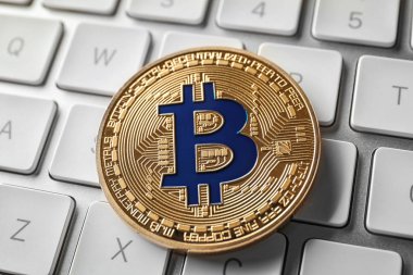 Bilgisayar klavye, closeup altın bitcoin
