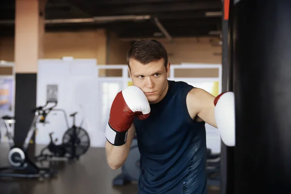 Bokser Trening Punchbag Siłowni — Zdjęcie stockowe