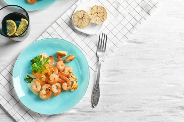 Plate Delicious Fried Shrimps Garlic Table — Stock Photo, Image
