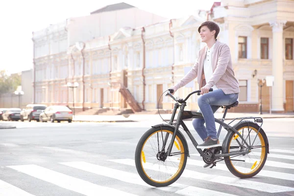 Hipster Adolescente Caballo Bicicleta Aire Libre — Foto de Stock