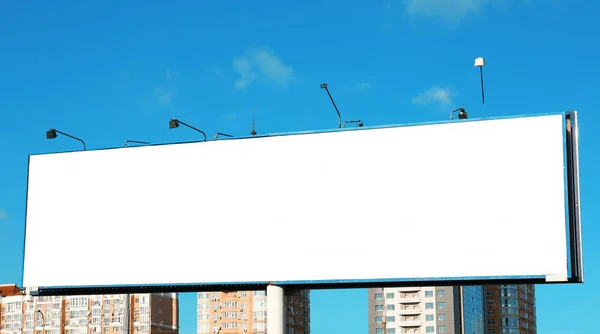 Рекламна дошка на міській вулиці — стокове фото