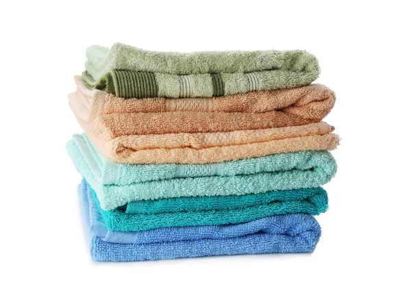 Asciugamani piegati su sfondo bianco — Foto Stock