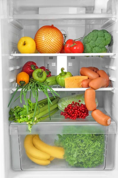 冰箱与新鲜产品, 特写 — 图库照片