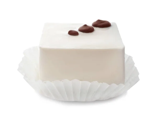 Вкусный суфле торт на белом фоне — стоковое фото