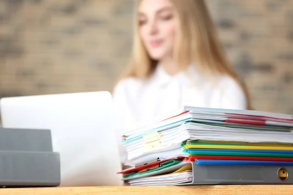 Stack of documents on office employee's table, closeup — Stock Photo, Image