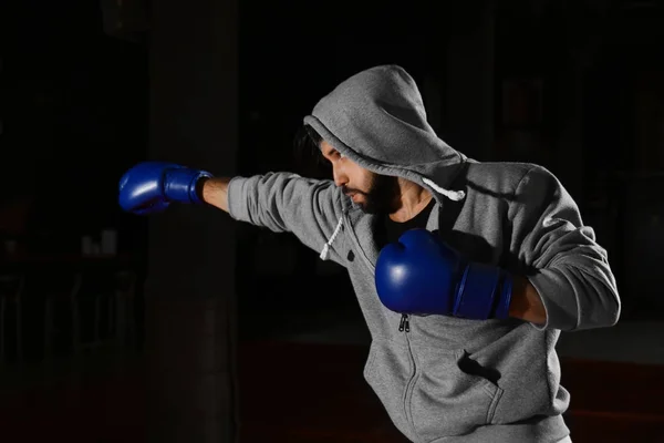 Młody bokser zawodowy, szkolenia — Zdjęcie stockowe