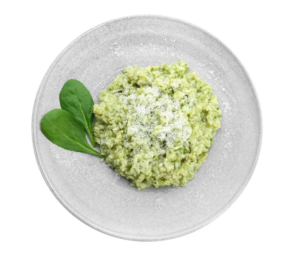 Piatto con gustoso risotto agli spinaci su fondo bianco — Foto Stock