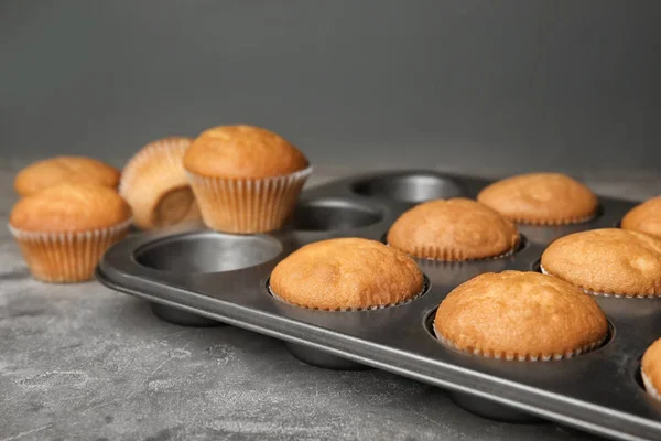 Läckra Muffins Bakning Bricka Bordet Närbild — Stockfoto
