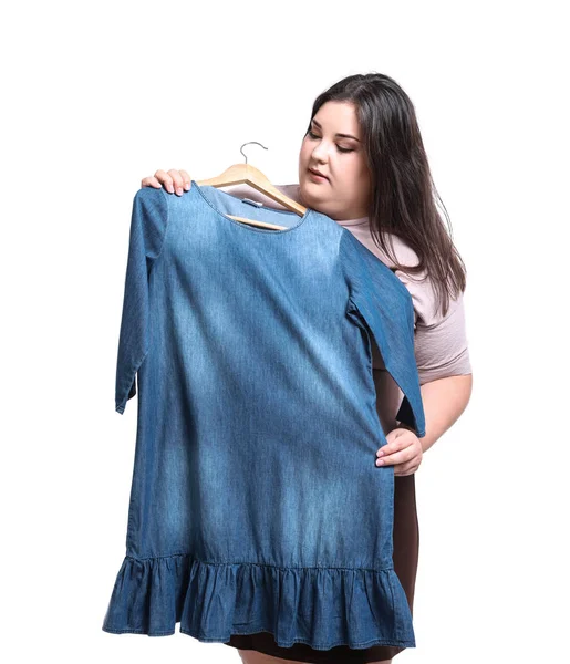 Femeie supraponderală cu rochie nouă din denim — Fotografie, imagine de stoc