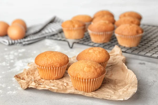 Leckere Cupcakes Auf Dem Tisch Nahaufnahme — Stockfoto