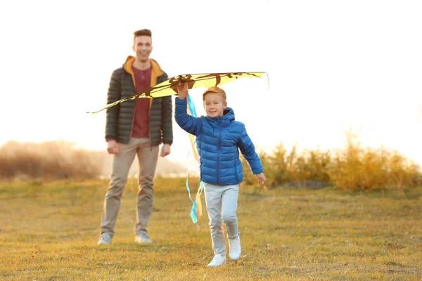 Father His Son Kite Outdoors — Stock Photo, Image