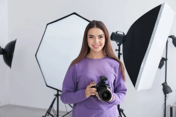 Young Female Photographer Professional Studio — Stock Photo, Image