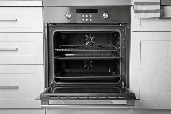 New electric oven in kitchen — Stock Photo, Image