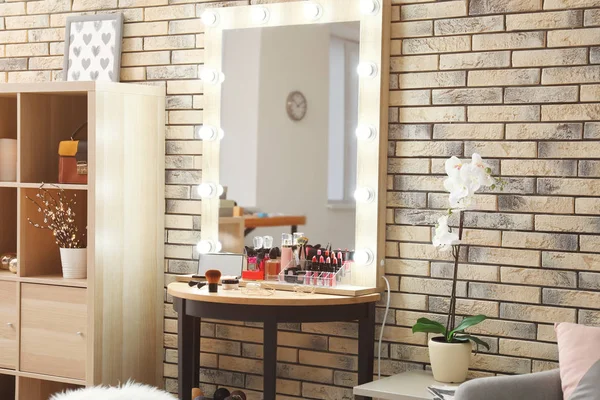 Weergave Van Make Kamer Met Decoratieve Cosmetica Hulpprogramma Kaptafel — Stockfoto