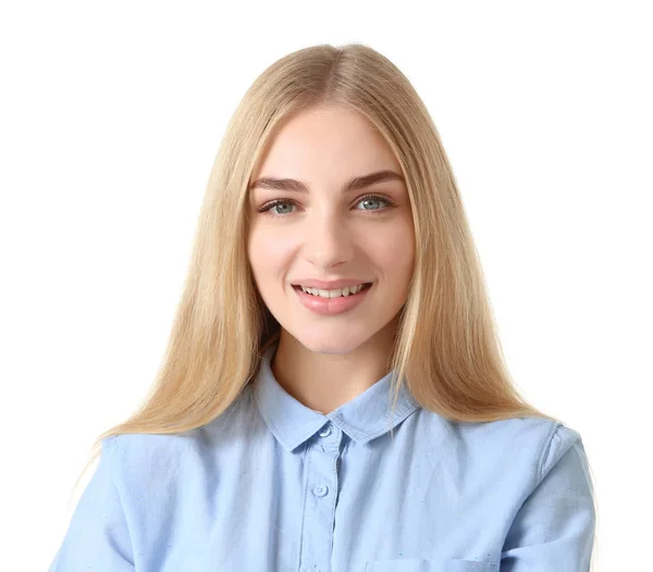 Mujer sonriente en camisa azul sobre fondo blanco — Foto de Stock