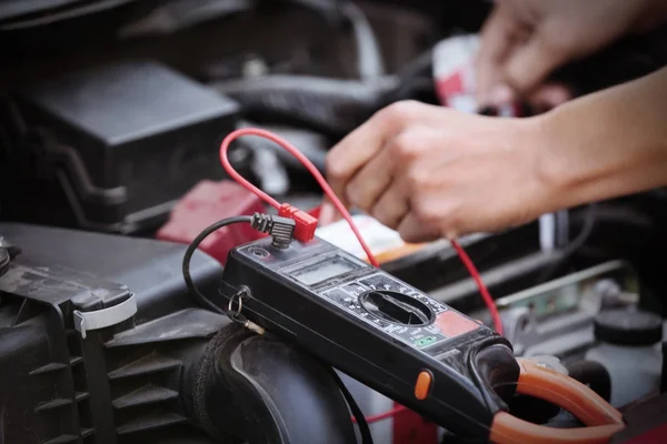 Automechaniker Repariert Auto Karosseriebau — Stockfoto