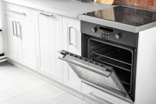 New electric oven in kitchen — Stock Photo, Image