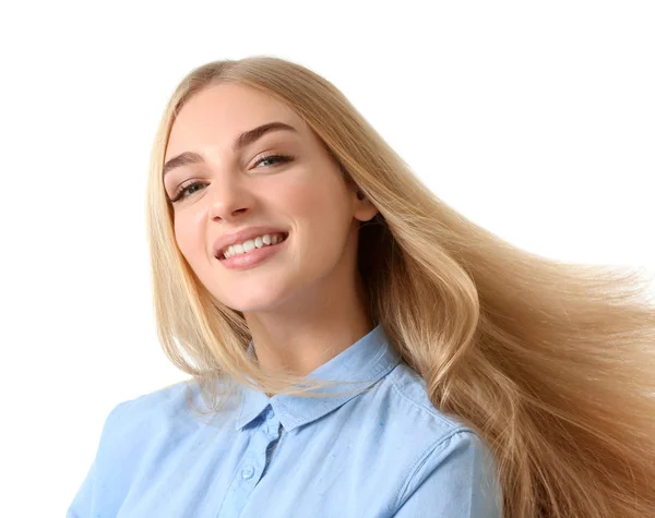 Mulher sorridente em camisa azul no fundo branco — Fotografia de Stock