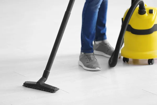 Young Professional Vacuum Cleaner Indoors Closeup — Stock Photo, Image