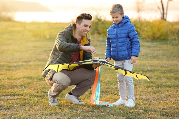 Father His Son Kite Outdoors — Stock Photo, Image